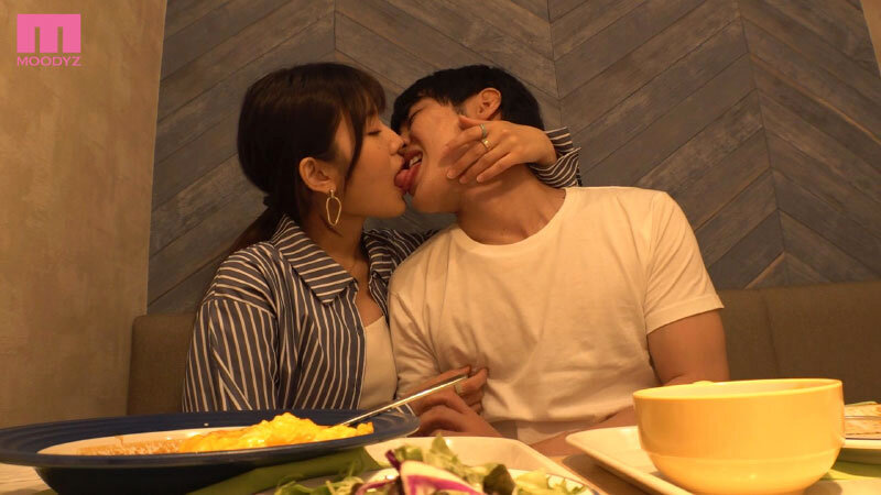 『巨乳』 あれ？外なのにおっきしてる 彼女が在宅の2日間、セフレ志願の...