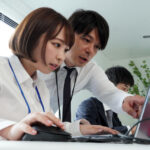 『巨乳』 スーツが似合うイケメン先輩社員に巨乳彼女が本気になってしまった寝取られ話 宍戸里帆 【FANZA】