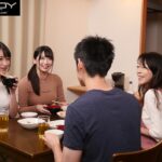 『巨乳』 両親が居ない間に巨乳姉妹と布団の中で… 2人に川の字で挟まれて密着スロー生ハメ性交 美園和花 高梨ゆあ 【FANZA】