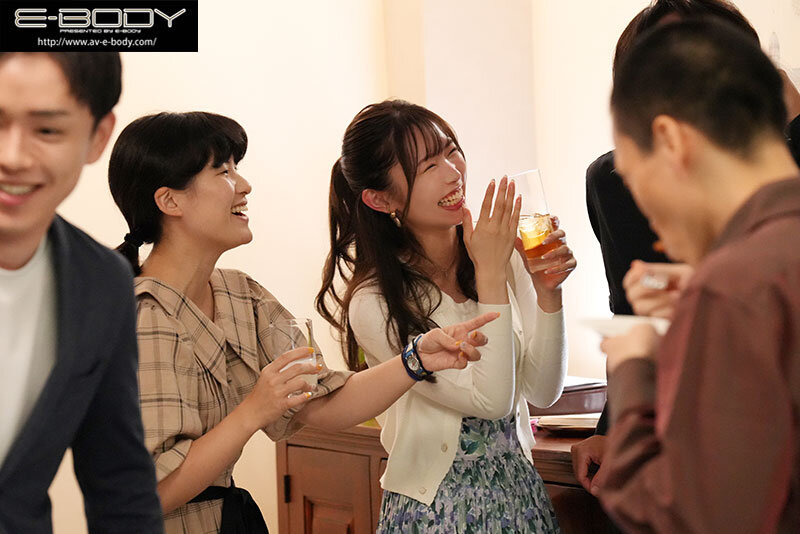 『巨乳』 同窓会NTR 華奢巨乳美女は久々に再会した絶倫元カレとの浮気...