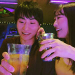 『巨乳』 えっ！飲み屋でいきなり逆ナンしてきたくせに、焦らされまくって、寸止めされて、射精の瞬間もチ〇ポ放置され ザーメンお漏らしするルーインドオーガズム×ハシゴ酒で永遠に賢者タイムを与えられず何度も何度も精子を搾取される… 巨乳ハーレムビッチ編 弥生みづき 美園和花 【FANZA】