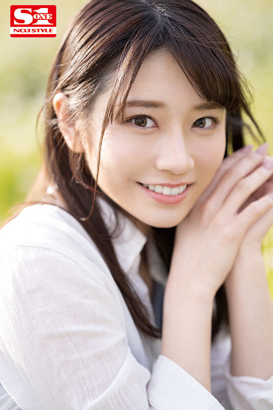 『巨乳』 とにかく可愛い顔！ 大きくて柔い天然乳！ それでいて細クビレ...