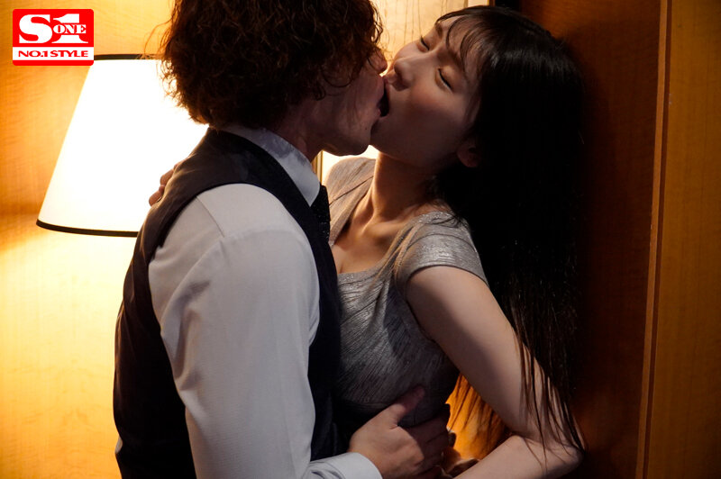 『巨乳』 交わる体液、濃密セックス 完全ノーカットスペシャル 山手梨愛...