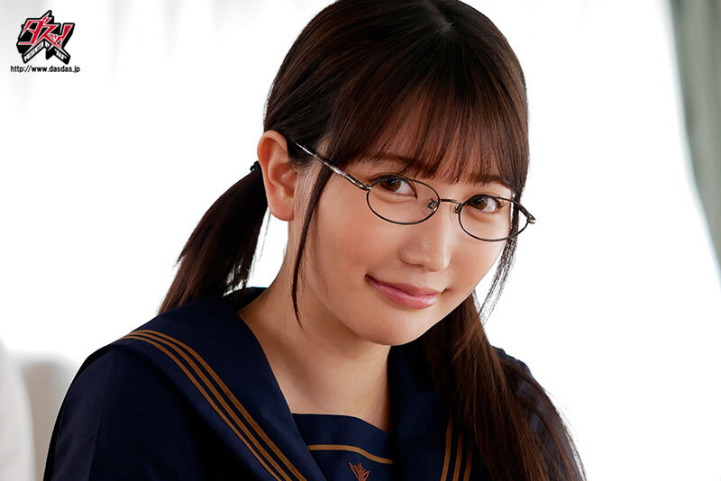 『巨乳』 学校中でコッソリ天才的潮吹きプッしゃあSEXするデカパイ淫キ...