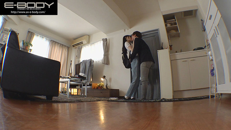 『巨乳』 ヤリたい時にすぐ呼べる 俺の女友達は細くて巨乳のイクイク敏感...