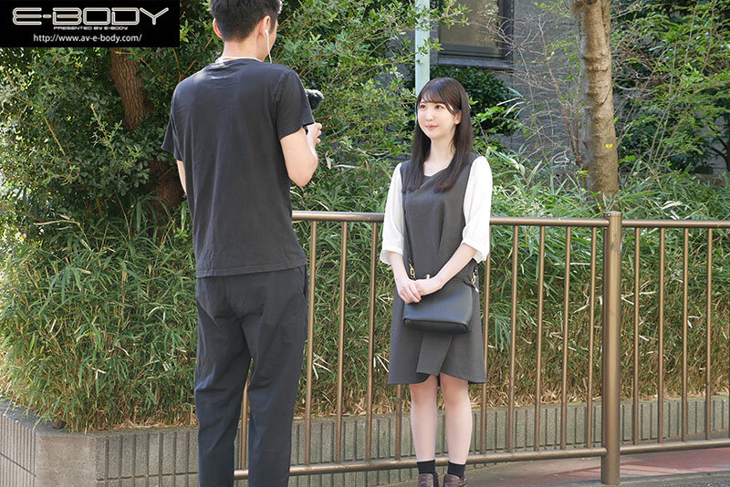 『巨乳』 経験人数0.5人 今AV界で最も男性経験のない色白巨乳素人が...