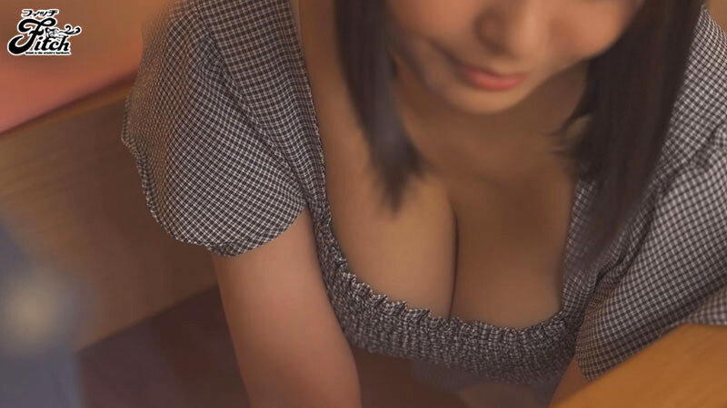 『巨乳』 金曜夜の終電を逃した童貞の後輩を家に泊めて誘惑したら早漏なの...