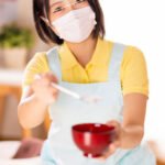 『巨乳』 気弱で真面目に働くマスク巨乳ちゃんはセクハラせずにはいられない！マスク下の本性は超エロ女で恥ずかしがりながらも発情！家政婦、介護士、エステ 【FANZA】