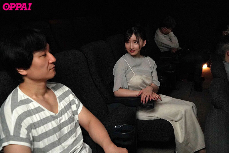 『巨乳』 「こんな場所で？」「声でバレちゃう！」「ここに射精するの！？...