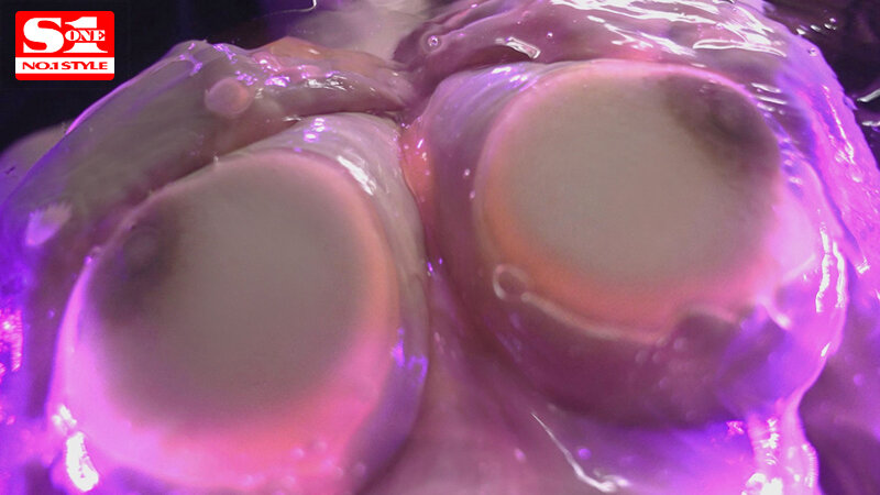 『巨乳』 三上悠亜の有頂天ローションSP 人生最高ヌルヌルご奉仕で射精...