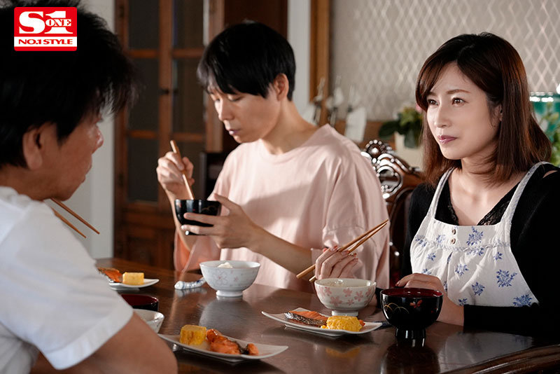 『巨乳』 四つ年上の巨乳義母に媚薬を毎日盛り続け7日目、何度も近親濃厚...