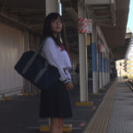 『巨乳』 満員電車で羽交い絞めにされセーラー服の下から見えた乳首を強●開発される爆乳女子○生 夕美しおん 【FANZA】