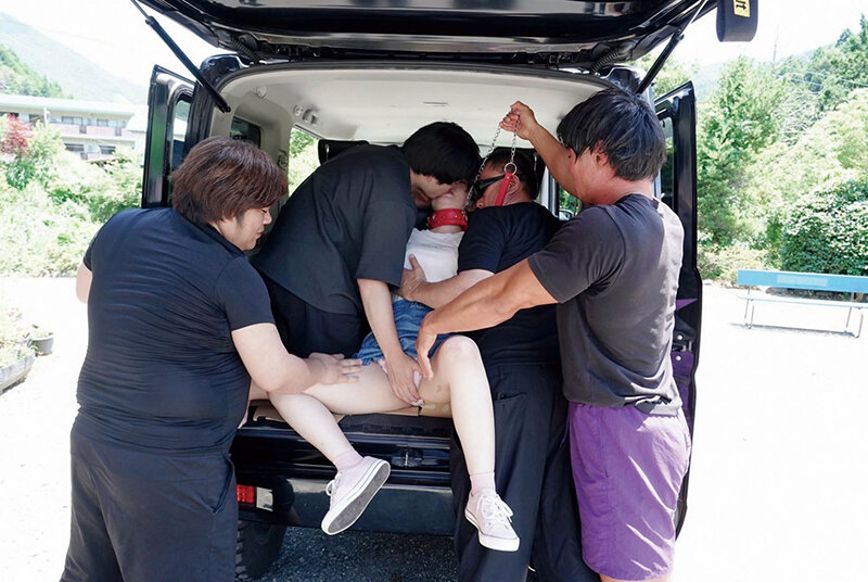 『巨乳』 変態男達による野外露出調教 神チチ爆乳！羞恥快楽輪● 聖璃と...