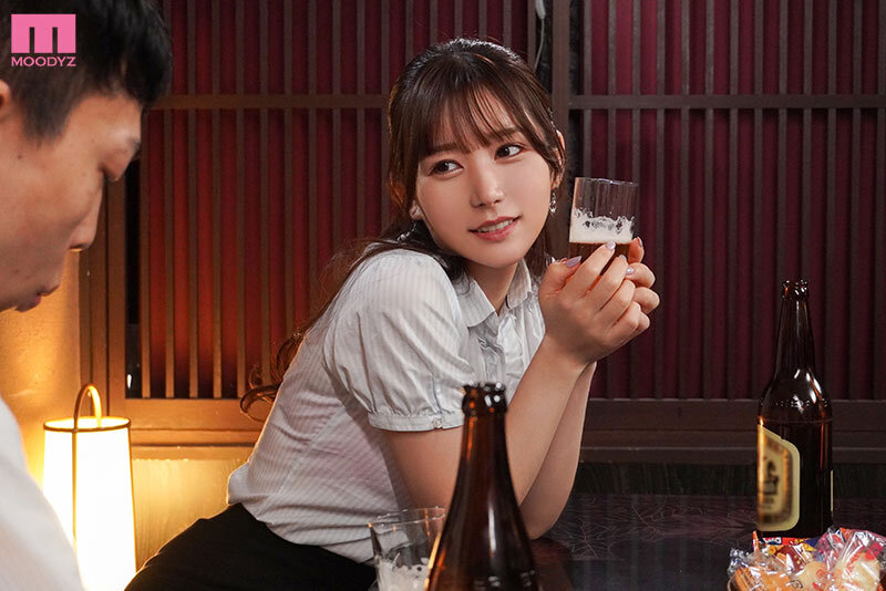 『巨乳』 出張先で僕をダメにするキス魔な後輩女子と涎ダラダラ相部屋NT...