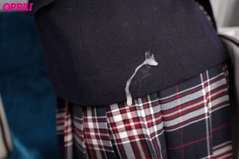 『巨乳』 雨の日の最終電車で痴●され助けを求めて降りた場所は無人駅。凍...