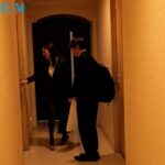 『巨乳』 終電を逃して爆乳先輩とラブホに宿泊。体の相性が良すぎたボクたちは朝まで何度も中出しセックスをした…。 JULIA 【FANZA】