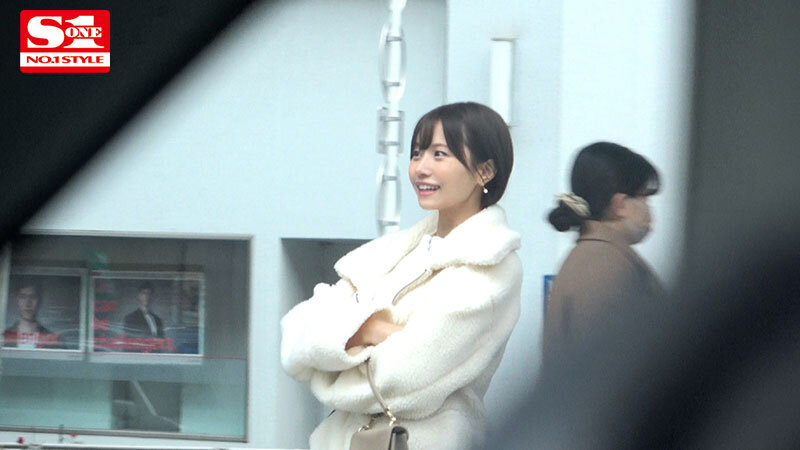 『巨乳』 「えっ！ここでヤルの？」 マルチに活躍する本郷愛のプライベー...