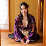 『巨乳』 超VIP貸し切り隠れ宿 Hカップ若女将のデカパイ回春おもてなし！即パイズリ即SEX最高の中出し射精体験 佐山愛 【FANZA】