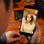 『巨乳』 「エッチなおばさんでごめんなさい」 マッチングアプリで見つけたヤリモク人妻は昔から憧れていた親友の母親…我を忘れ中出し不倫密会に溺れたボクたち。 JULIA 【FANZA】