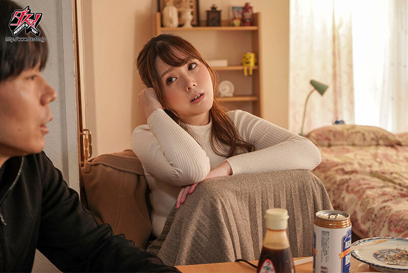 『巨乳』 人妻で巨乳の彼女のお姉さんに冗談交じりでセックスで慰め合おう...