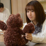 『巨乳』 「お風呂はお父さんと一緒がいいもん！」乳だけは大人に実った甘えんぼう連れ子と刺激的すぎる密着バスタイム 安達夕莉 【FANZA】