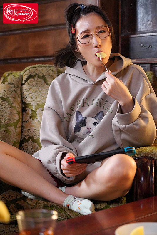 『巨乳』 綺麗だった姉が地味巨乳喪女ニート 結婚に失敗して実家に引きこ...