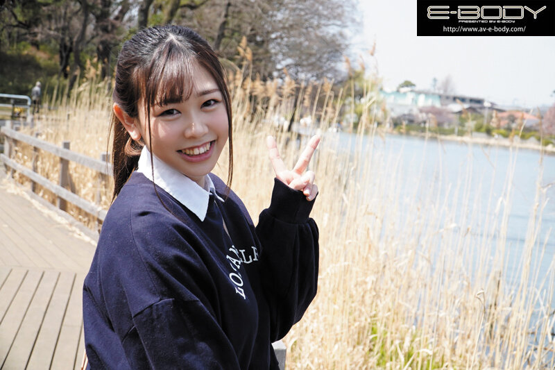 『巨乳』 初めて出来た彼女を脱がしたら…着衣から想像できない物凄いスリ...