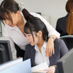 『巨乳』 巨乳が巨乳にいつでもどこでも襲われるこっそりパイハラレズオフィス 【FANZA】