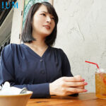 『巨乳』 本物人妻 AV出演 結婚しても受付嬢を続ける、上品で少しお高そうな巨乳妻は他人棒で本性を晒す すみれさん（28才） 【FANZA】