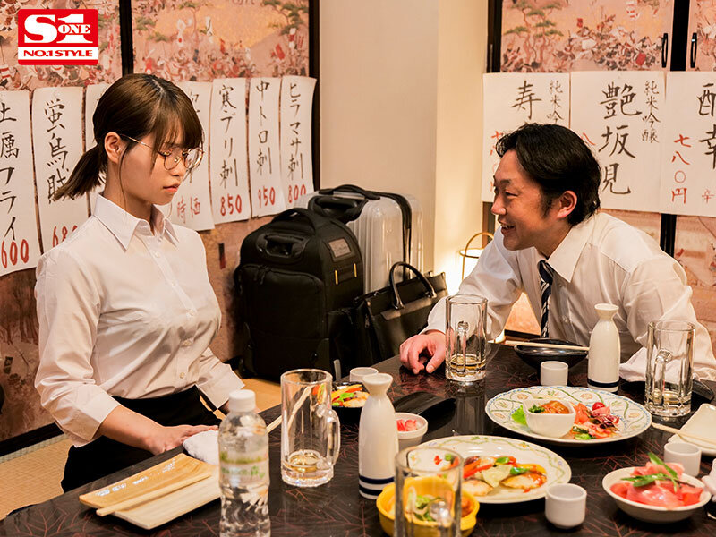 『巨乳』 大嫌いなセクハラ部長に仕組まれた出張先相部屋…エロ垢バレたい...