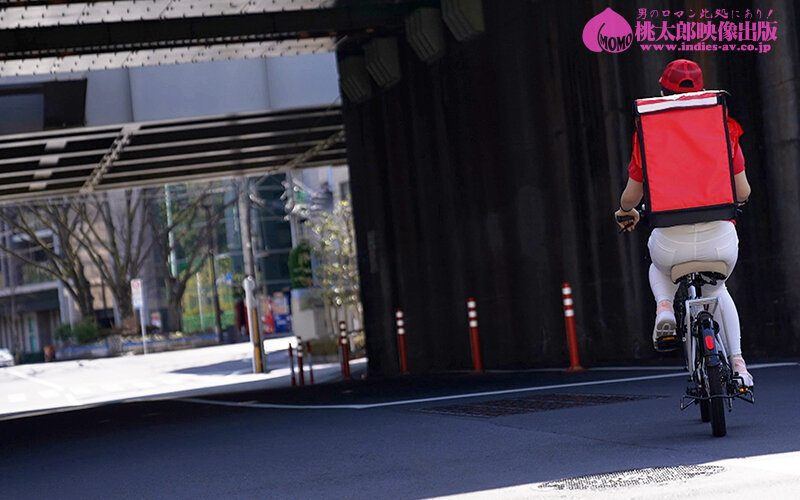 『巨乳』 巷でウワサの人妻出張感 男を惑わす肉感完熟デリバリー 敏感！...