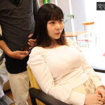 『巨乳』 美容室でケープの中を全裸拘束され恥ずかしがりながら何度もイカされる爆乳女 吉根ゆりあ 【FANZA】