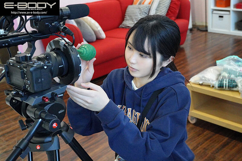 『巨乳』 「監督志望だけど本当は女優さんになりたかった」 制作会社3年...