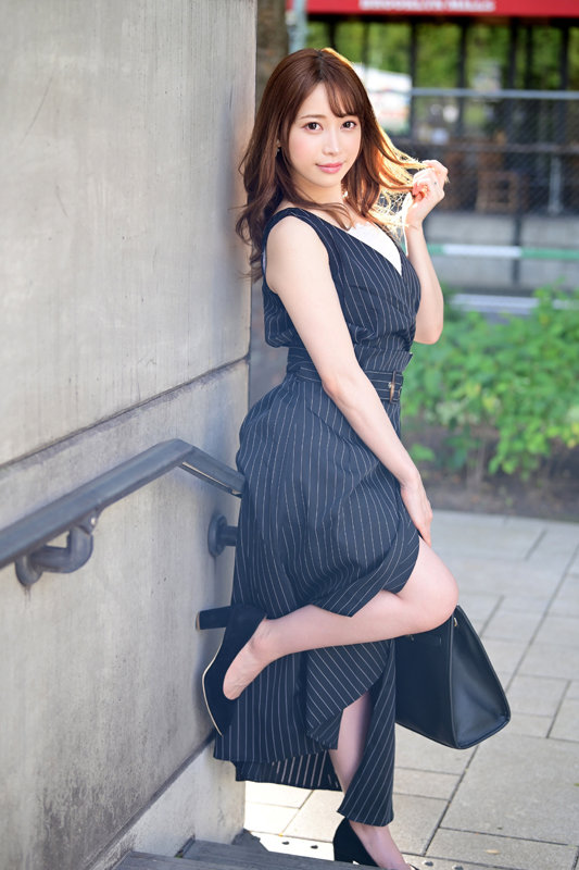 『巨乳』 【顔面偏差値80オーバー！！】元ご当地アイドル 新婚奥様26...