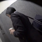 『巨乳』 巨乳女子●生尾行押し込み覆面レ●プ 【FANZA】