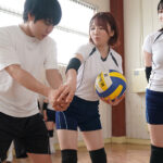 『巨乳』 去年まで女子校だったバレー部に入部したら…男はボク一人！？ ハードな練習と責任で欲求不満なキャプテン2人に教育と称したW密着汗だくBODYプレスで精子ぶっこ抜かれた思い出の日々 瀬田一花 天月あず 【FANZA】