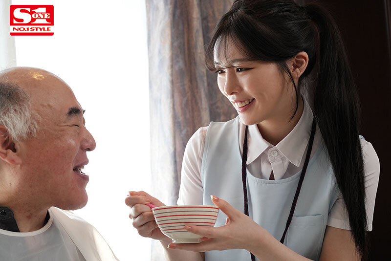 『巨乳』 優しくて断れない介護士さんが若い肉体を貪られまくる…高齢者の...