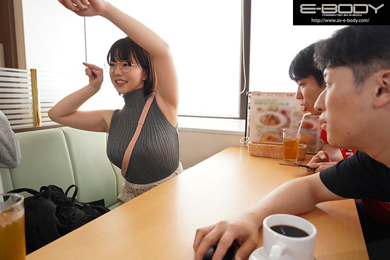 『巨乳』 誘われたら断れない！？天然ヲタク女子の無自覚おっぱい誘惑 中...