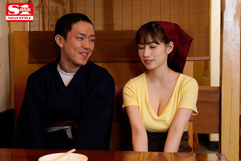 『巨乳』 性欲おさまらない無駄に巨乳なパート人妻はバイト先の若い男と1...