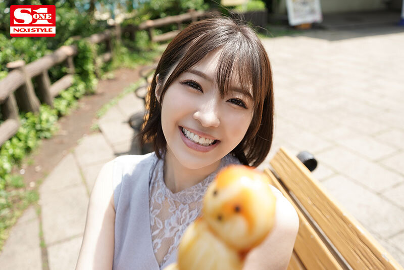 『巨乳』 この日を一生忘れない。美人CAになった幼馴染に再会し フライ...