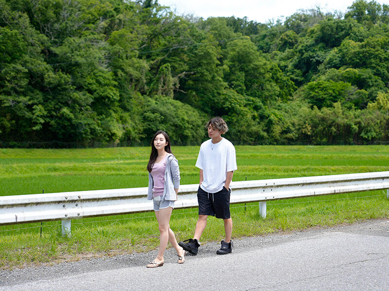 『巨乳』 全国大会の応援で無人化した町に居残り2人だけ 今は人妻になっ...