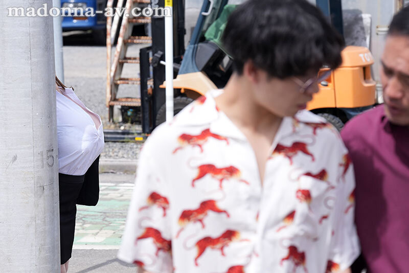 『巨乳』 この大きな『任務（ミッション）』にはデカすぎる―。 Mcup...