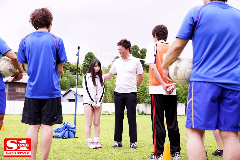 『巨乳』 大柄なバレー部員達の性処理マネージャーは小柄で隠れ巨乳のいい...