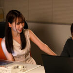 『巨乳』 「え…！ 終電なくしたんですか！？ 私の家泊まりますか？」会社の美人後輩の誘いに乗ったらすっぴんと無防備な部屋着に僕は理性吹っ飛び… 三田真鈴 【FANZA】