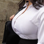 『巨乳』 男を虜にする無意識のたわわな誘惑 隠しきれない最胸着衣Jカップ 五条恋 【FANZA】