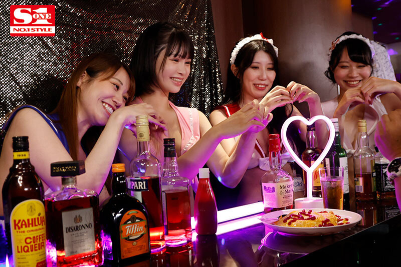 『巨乳』 風俗店ギリギリ！？を攻める露出コス 国宝級ボディ店員がいる人...