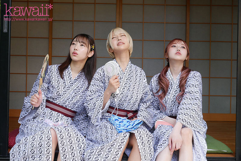 『巨乳』 社員旅行で女子部屋に誘われ相部屋！ダメダメおやじの僕の絶倫が...