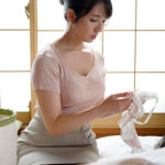 『巨乳』 「絶対に、3cmだけですからね…」 性欲を持て余す絶倫義父に少しの間、挿入を許したらまさかの相性抜群…何度も絶頂を繰り返した私。 小花のん 【FANZA】