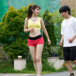 『巨乳』 ぴったりウェアのチクポチ巨乳で男を誘惑する逆ナン痴ジョギング 五日市芽依 【FANZA】