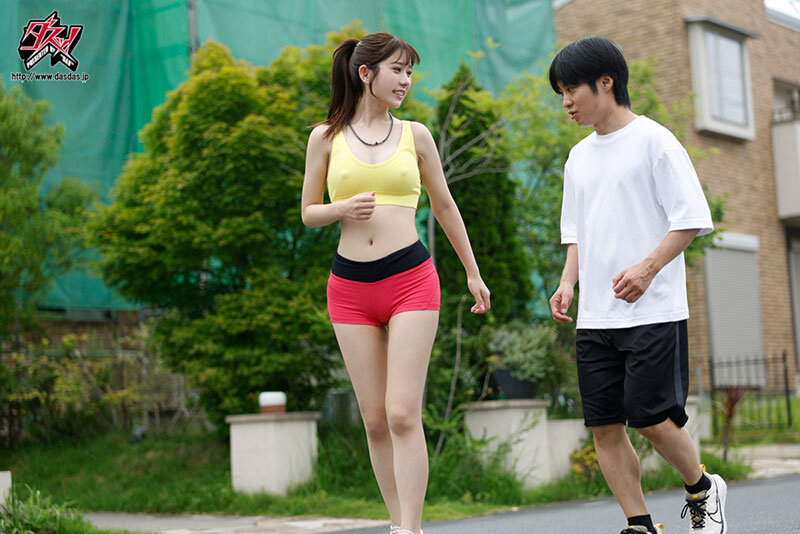 『巨乳』 ぴったりウェアのチクポチ巨乳で男を誘惑する逆ナン痴ジョギング...